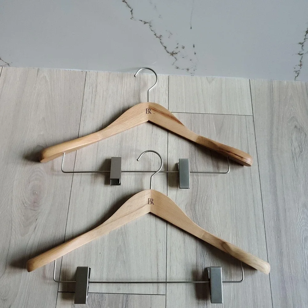 Mainetti Wooden Suit Hangers Set Of 2 Brown Wood BR Logo Metal Clips Bar Display